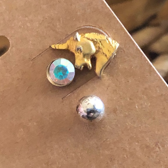 Vintage lot of three pairs stud post earrings - Picture 2 of 3